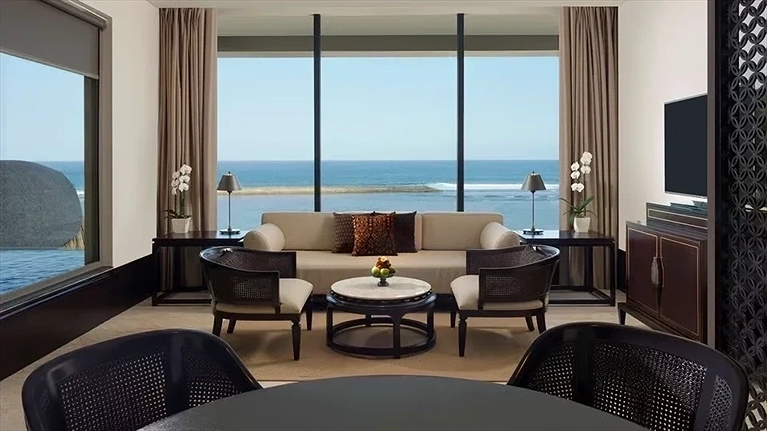 Ocean Front Prestige Suite