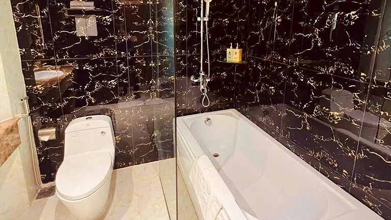 Phòng tắm Suite Family