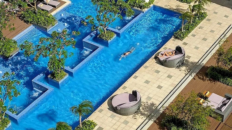 Hồ bơi ngoài trời