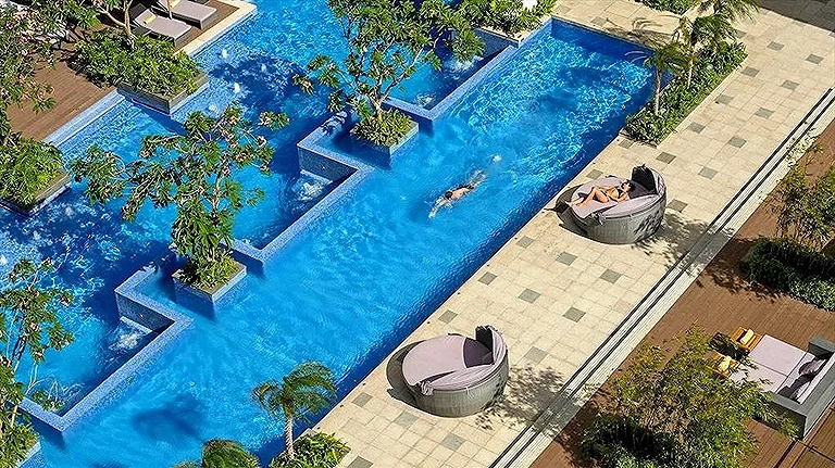 Hồ bơi ngoài trời