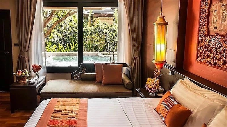 Deluxe Lanna Plunge Pool Access