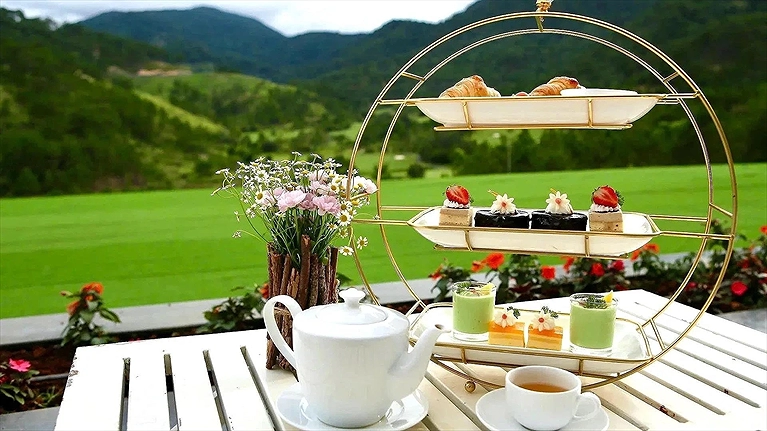 Trà chiều view đồi