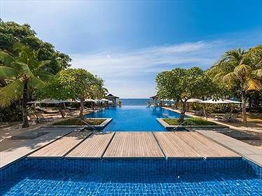 Crimson Resort and Spa Mactan