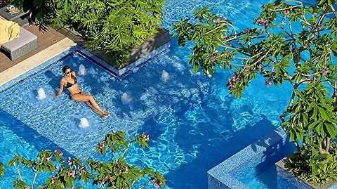 Hồ bơi ngoài trời