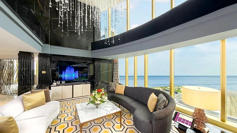 Royal Maisonette Suite