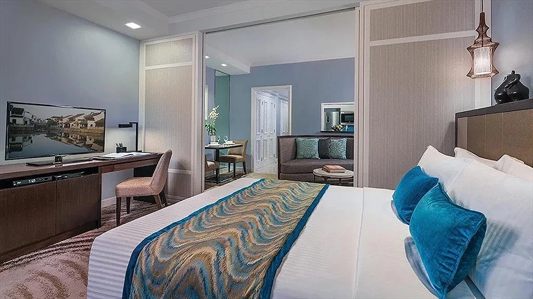 Studio Executive Suite