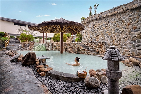 Trải Nghiệm Suối Nước Nóng Tại KOBI Onsen Resort Huế