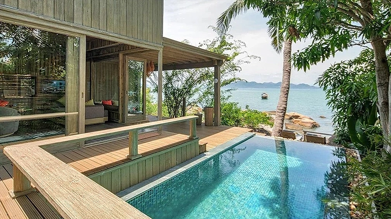 Beachfront Pool Villa
