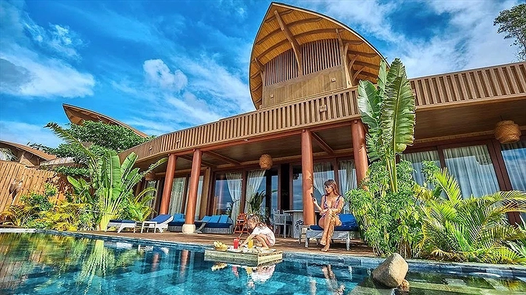 02 BRs/03 BRs Beachfront Pool Villa