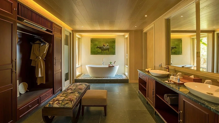 02 BRs/03 BRs Beachfront Pool Villa