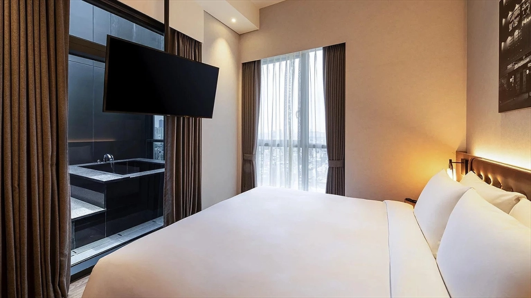 Junior Suite 1 King bed with Open-Air Bath Veranda