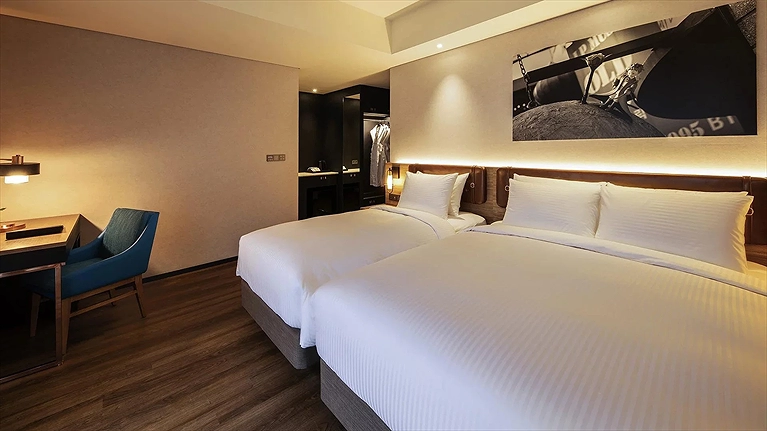 Superior 1 Queen & 1 Single beds