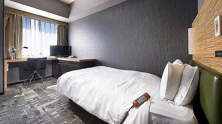 Standard Universal Single