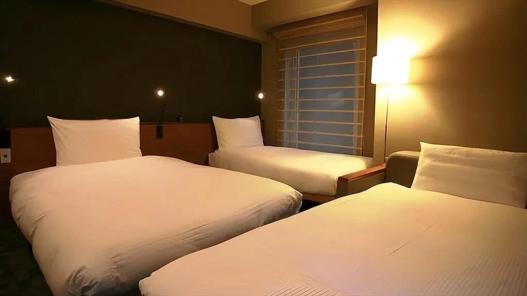 Deluxe Twin / Triple