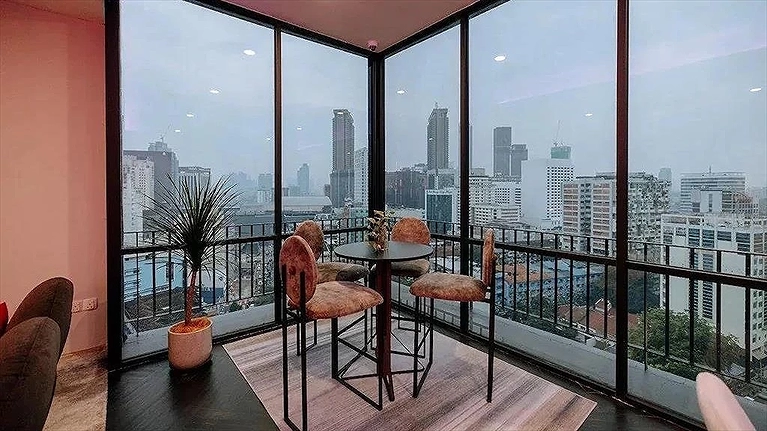 Phòng lounge trên tầng thượng