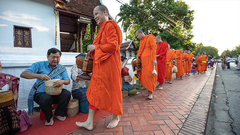 Lễ khất thực - trải nghiệm văn hoá đặc trưng