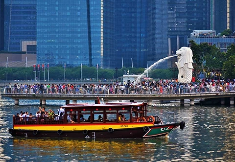 Trải Nghiệm Du Thuyền Bumboat Trên Sông Singapore