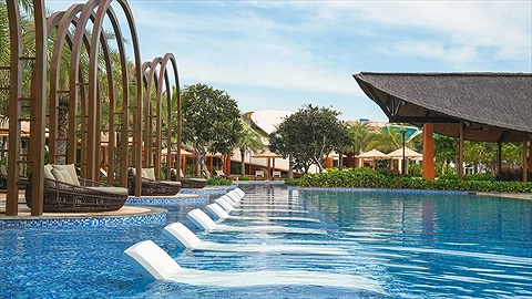 Hồ bơi ngoài trời