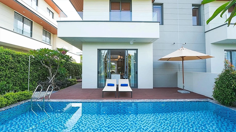 Hồ bơi riêng trong Villa 3 phòng ngủ