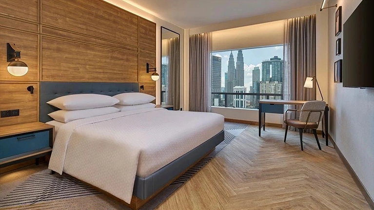 Deluxe King hướng Tháp đôi