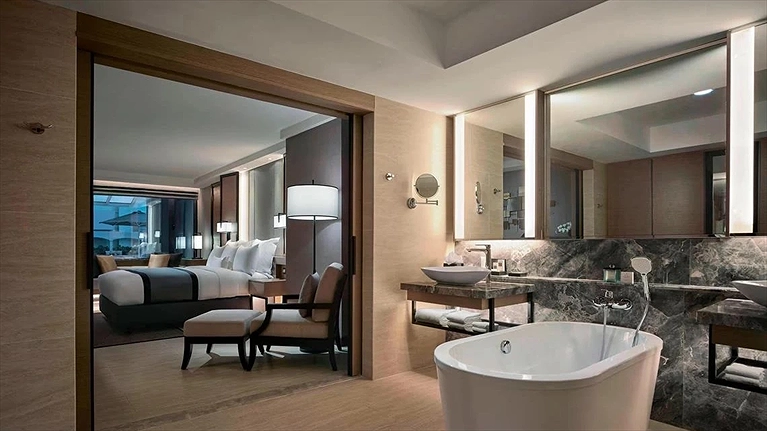 Cabana Poolside King