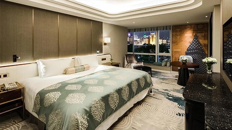 Superior River-view Queen