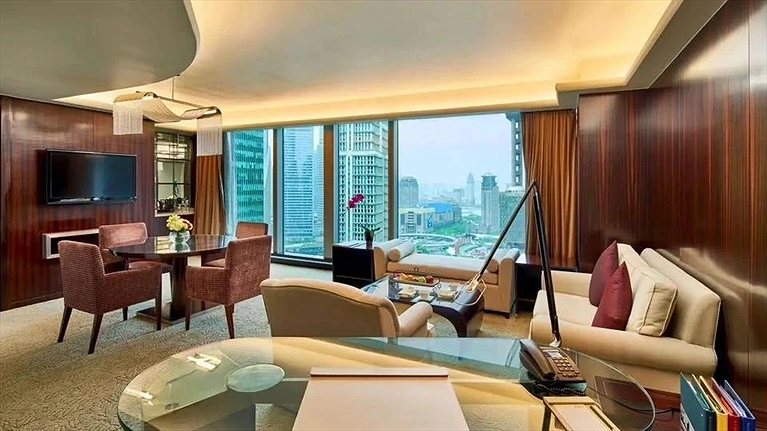  Skyline Suite