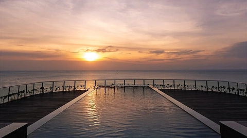 Khu vực hồ bơi vô cực