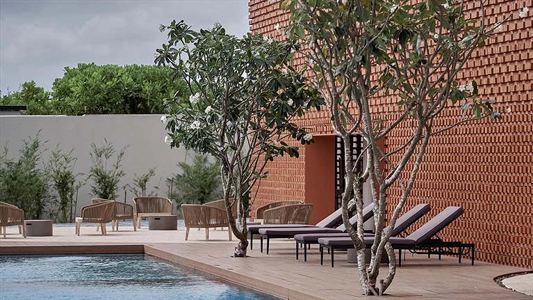 Hồ bơi ngoài trời