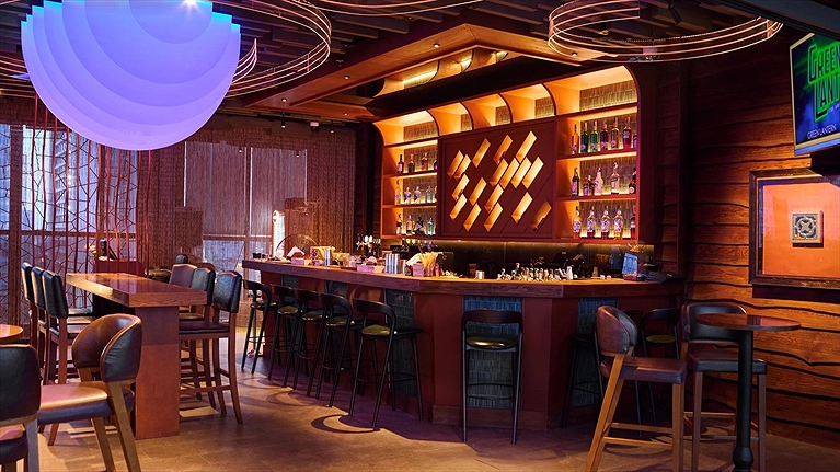 Phiêu Rooftop Pool Bar