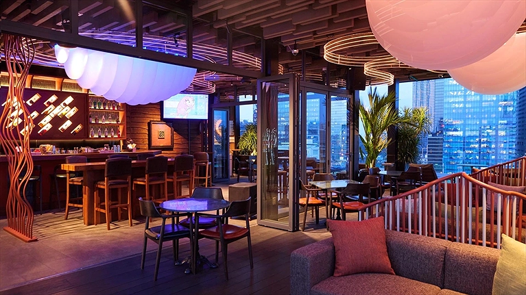 Phiêu Rooftop Pool Bar