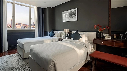 Premium Twin City View