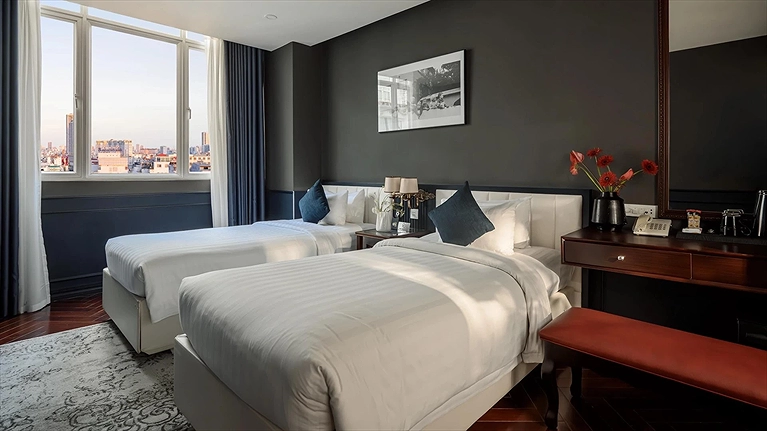 Premium Twin City View