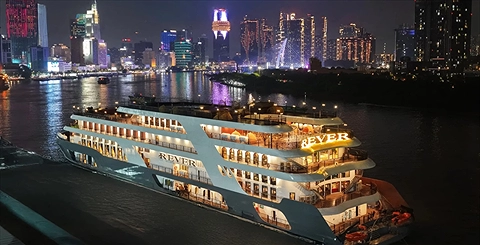 Ăn Tối Trên Du Thuyền Sang Trọng REVER Sài Gòn