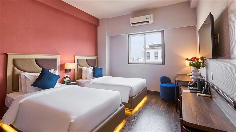 Premium Twin With Window