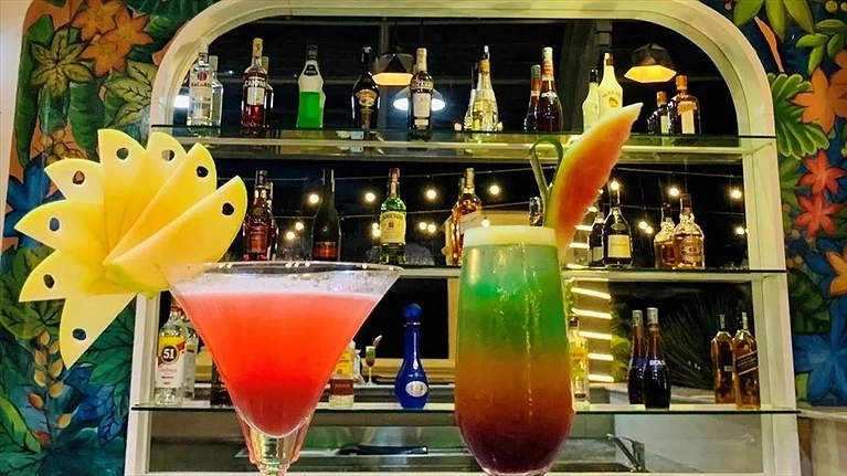 Khu vực quầy Bar & Grill