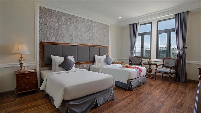 Deluxe Twin City View