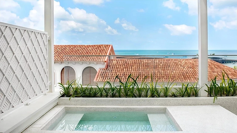 Hồ ngâm phòng Capri Terrace