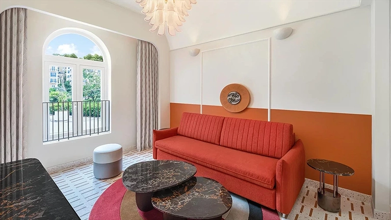 Phòng khách Deluxe King Room