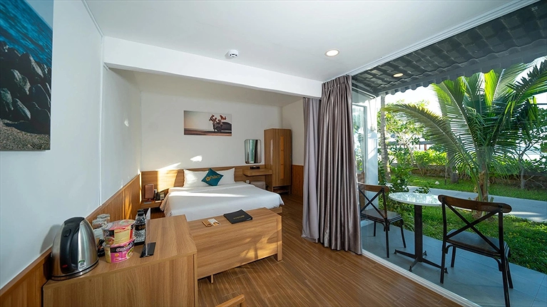 Superior Family Pool View