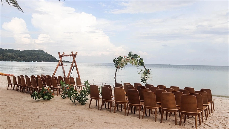 Tiệc cưới bên biển