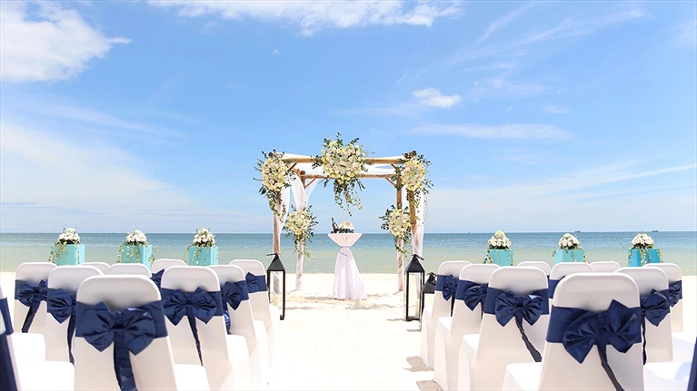 Tiệc cưới bên biển
