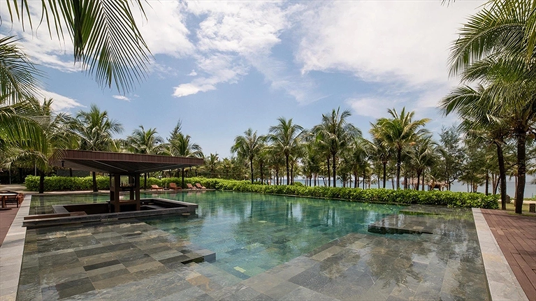 Khu vực hồ bơi
