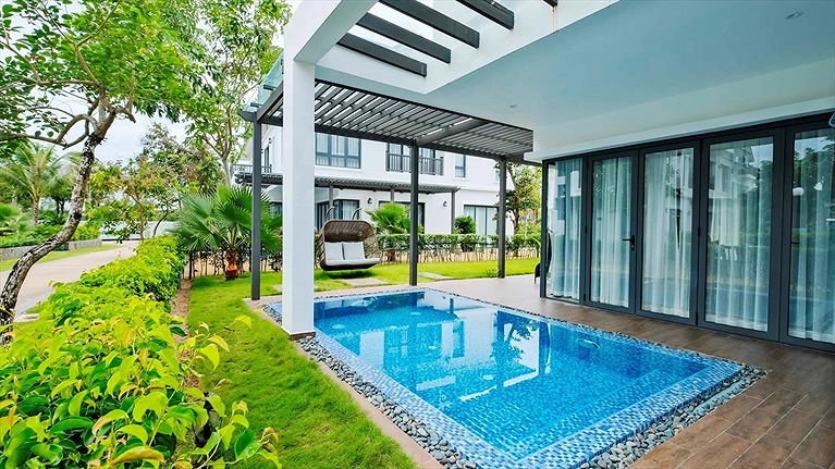 Villa 5 Bedroom Garden View