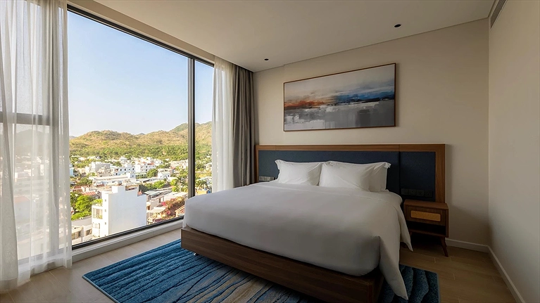 Premium Deluxe Mountain View King