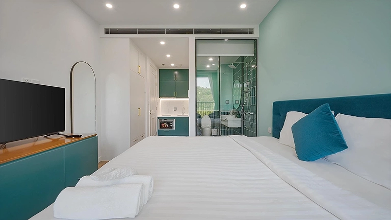 Studio Moutain/City View