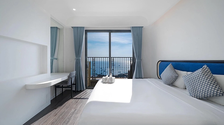 Studio Ocean & Fireworks View