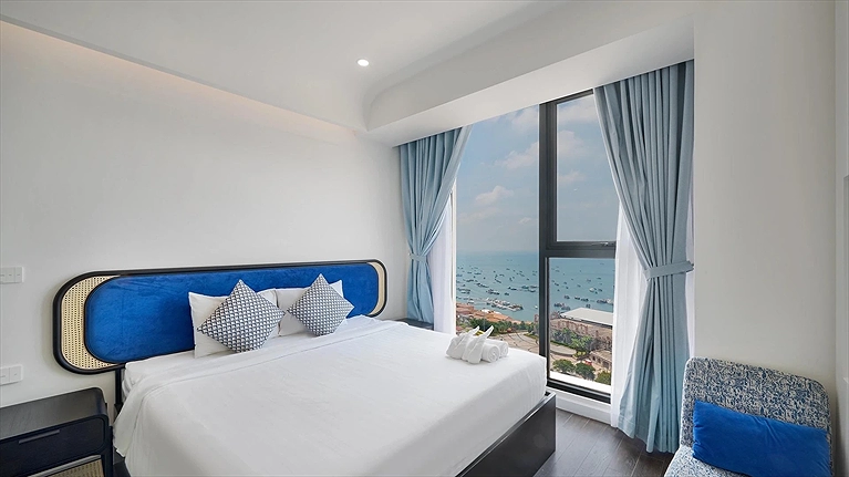 One Bedroom Ocean & Fireworks Apartment