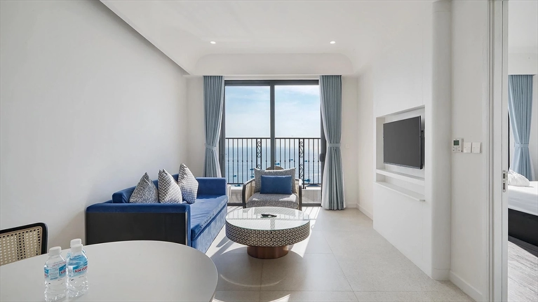 One Bedroom Ocean & Fireworks Apartment