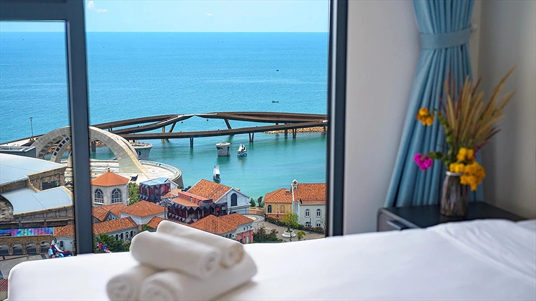 Three Bedroom Ocean & Fireworks Suite